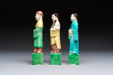 A pair of Chinese famille rose elephants carrying a 'Gu' vase and three sancai-glazed immortals, 20th C.