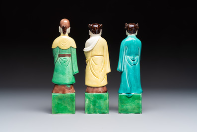 A pair of Chinese famille rose elephants carrying a 'Gu' vase and three sancai-glazed immortals, 20th C.