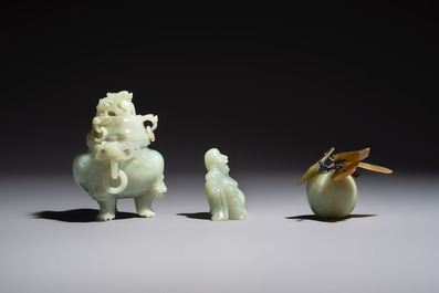 Six Chinese stone carvings and two jade bangles, 19/20th C.