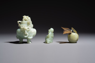 Six Chinese stone carvings and two jade bangles, 19/20th C.