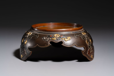 A fine Japanese bronze stand with silver-, gold- and copper-plated details, Meiji, 19th C.