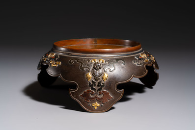 A fine Japanese bronze stand with silver-, gold- and copper-plated details, Meiji, 19th C.