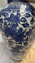 A large Japanese Arita blue and white vase and cover, Edo, late 17th C.
