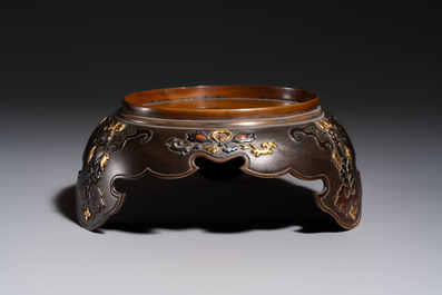 A fine Japanese bronze stand with silver-, gold- and copper-plated details, Meiji, 19th C.