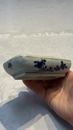 A Chinese blue and white betel nut box and cover with floral design, Wanli