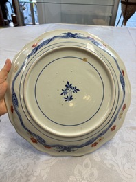 A rare Japanese Ko-Imari Kakiemon-style dish with floral design, possibly for the Chinese market, Edo, 17th C.