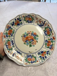 A rare Japanese Ko-Imari Kakiemon-style dish with floral design, possibly for the Chinese market, Edo, 17th C.