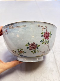 A Chinese Canton enamel 'Phoenix' bowl, Wan Yanchang Zhi 萬延常製 mark, 18th C.