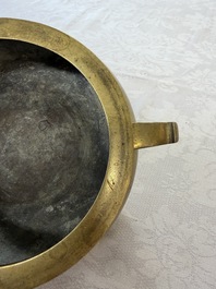 A fine Chinese bronze tripod censer and stand, Xuande mark, 17/18th C.