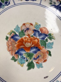 A rare Japanese Ko-Imari Kakiemon-style dish with floral design, possibly for the Chinese market, Edo, 17th C.