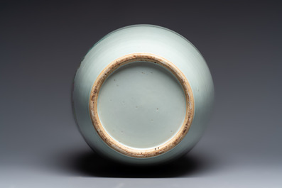 A Chinese famille rose vase, a covered jar and a jardiniere with stand, 19/20th C.