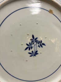 A rare Japanese Ko-Imari Kakiemon-style dish with floral design, possibly for the Chinese market, Edo, 17th C.
