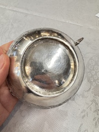 A fine Vietnamese silver saucer and handled bowl, Lei 雷 mark, 19th C.