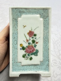 A square Chinese famille rose brush pot with floral design, Yongzheng/Qianlong