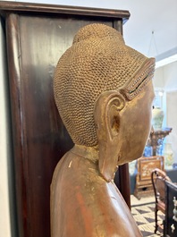 A very large Burmese mica-inlaid gilt-lacquered wooden Mandaly Buddha, 20th C.