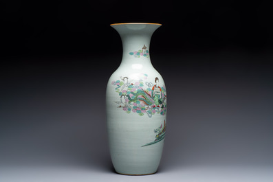 A Chinese famille rose vase, a covered jar and a jardiniere with stand, 19/20th C.