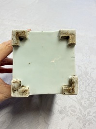 A square Chinese famille rose brush pot with floral design, Yongzheng/Qianlong