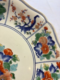 A rare Japanese Ko-Imari Kakiemon-style dish with floral design, possibly for the Chinese market, Edo, 17th C.