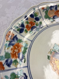 A rare Japanese Ko-Imari Kakiemon-style dish with floral design, possibly for the Chinese market, Edo, 17th C.