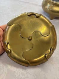 A fine Chinese bronze tripod censer and stand, Xuande mark, 17/18th C.