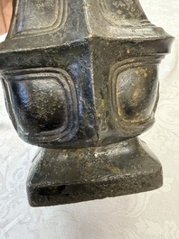 A Chinese archaic bronze wine vessel, Hu 壺, probably Western Zhou