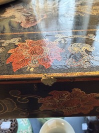 A fine Chinese gilt-lacquered wooden altar table, tiaoan, 18/19th C.