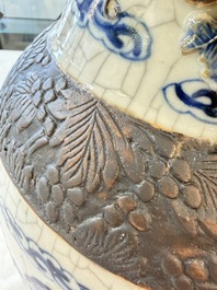 A pair of Chinese blue and white Nanking crackle-glazed 'Dragons' vases, 19th C.