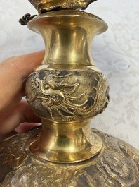 A pair of Chinese gilt-silver 'Dragon' tazzas, Heng Lai 恒來 marks, 19/20th C.