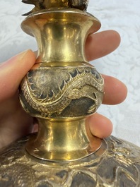 A pair of Chinese gilt-silver 'Dragon' tazzas, Heng Lai 恒來 marks, 19/20th C.
