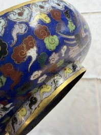 A Chinese cloisonn&eacute; 'Cranes' box and cover, 19th C.