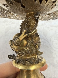 A pair of Chinese gilt-silver 'Dragon' tazzas, Heng Lai 恒來 marks, 19/20th C.