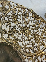 A pair of Chinese gilt-silver 'Dragon' tazzas, Heng Lai 恒來 marks, 19/20th C.