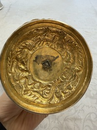 A pair of Chinese gilt-silver 'Dragon' tazzas, Heng Lai 恒來 marks, 19/20th C.