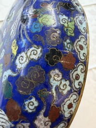 A Chinese cloisonn&eacute; 'Cranes' box and cover, 19th C.