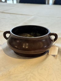 An extremely rare Chinese bronze censer with loop handles, Cheng Qu Mao Tang 城曲茅堂 mark, 17th C.