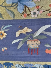 A rare and large Chinese gold-thread and silk 'Bai Niao Chao Feng 百鳥朝鳳' kesi panel, Republic