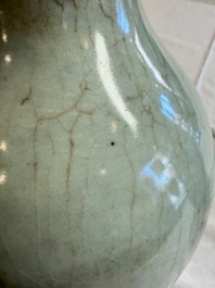 A Chinese celadon crackle-glazed vase and a lavender-blue crackle-glazed vase, 18/19th C.