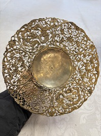 A pair of Chinese gilt-silver 'Dragon' tazzas, Heng Lai 恒來 marks, 19/20th C.