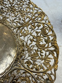 A pair of Chinese gilt-silver 'Dragon' tazzas, Heng Lai 恒來 marks, 19/20th C.