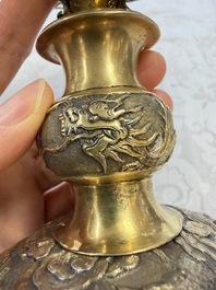 A pair of Chinese gilt-silver 'Dragon' tazzas, Heng Lai 恒來 marks, 19/20th C.