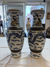 A pair of Chinese blue and white Nanking crackle-glazed 'Dragons' vases, 19th C.