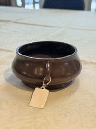 An extremely rare Chinese bronze censer with loop handles, Cheng Qu Mao Tang 城曲茅堂 mark, 17th C.