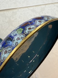 A Chinese cloisonn&eacute; 'Cranes' box and cover, 19th C.