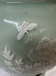 A Chinese slib-decorated celadon-ground garden seat, 19th C.