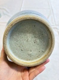 A Chinese celadon crackle-glazed vase and a lavender-blue crackle-glazed vase, 18/19th C.
