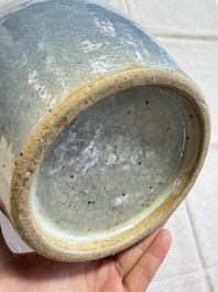 A Chinese celadon crackle-glazed vase and a lavender-blue crackle-glazed vase, 18/19th C.