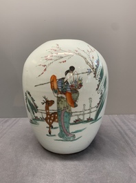 Two Chinese famille rose vases and a jar, 19/20th C.