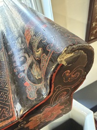 A fine Chinese gilt-lacquered wooden altar table, tiaoan, 18/19th C.