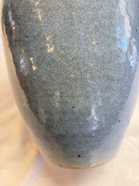 A Chinese celadon crackle-glazed vase and a lavender-blue crackle-glazed vase, 18/19th C.