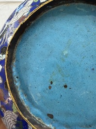 A Chinese cloisonn&eacute; 'Cranes' box and cover, 19th C.